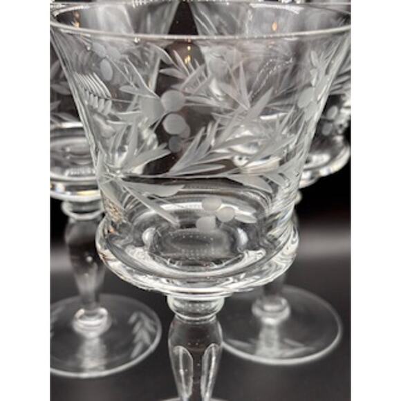 Set of 4 Vintage Etched Crystal Wine Glasses Elegant Stemware Cocktail READ - Picture 3 of 10